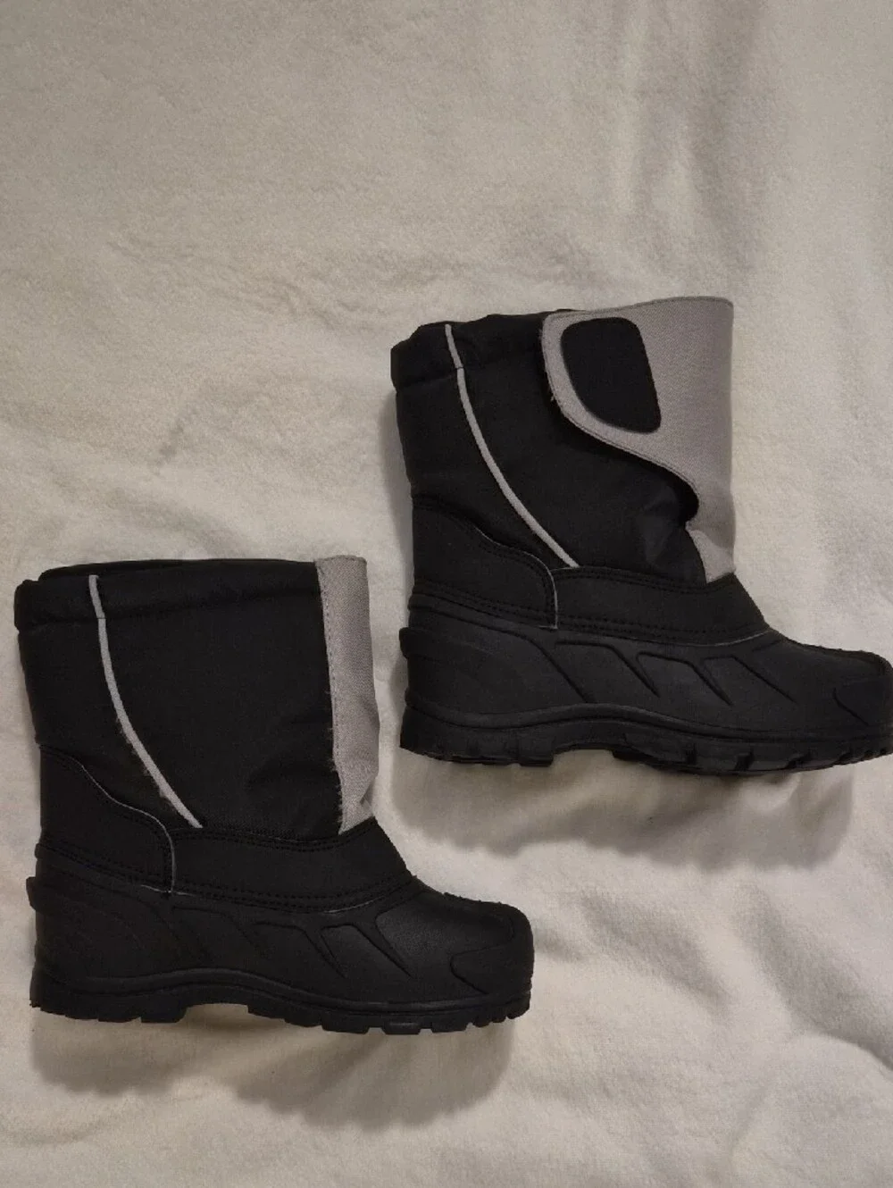Itasca Black and Gray Kids Winter Boots